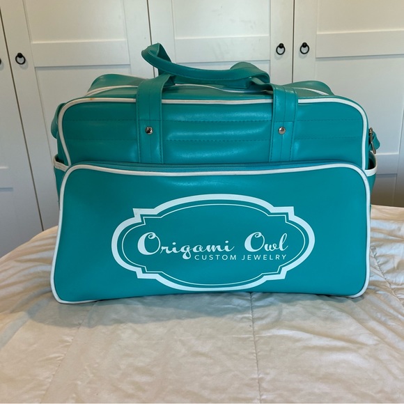 Origami Owl Handbags - Origami Owl Duffle Weekender Bag